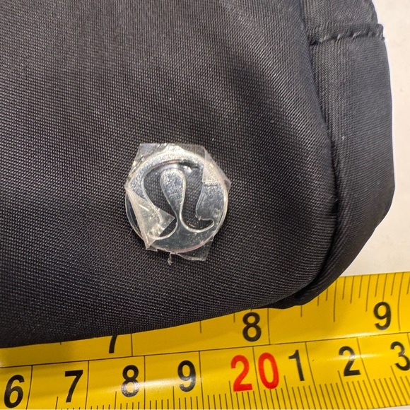 NEW LULULEMON Everywhere Belt Bag Black NWT Silver Hardware Dual Zip Pulls - Picture 9 of 10